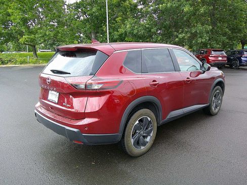 Used 2024 Nissan Rogue SV AWD/4WD image 5