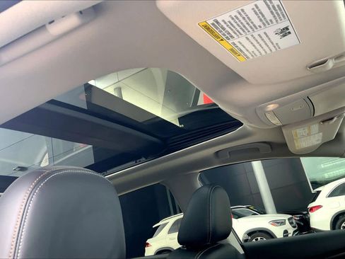 Used 2023 Nissan Murano Platinum w/ Cargo Package image 13