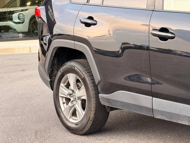 Used 2023 Toyota RAV4 XLE FWD image 5