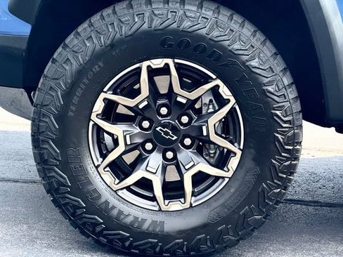 Used 2026 Chevrolet Colorado ZR2 w/ Technology Package AWD/4WD image 11