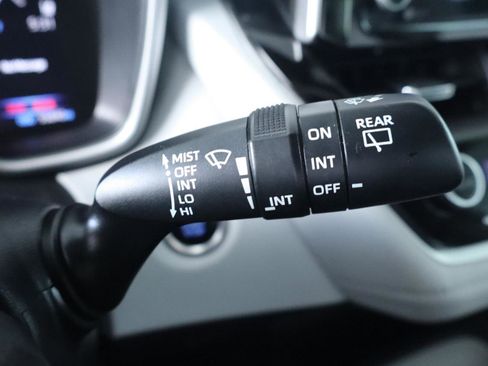 Used 2022 Toyota Corolla SE FWD image 25