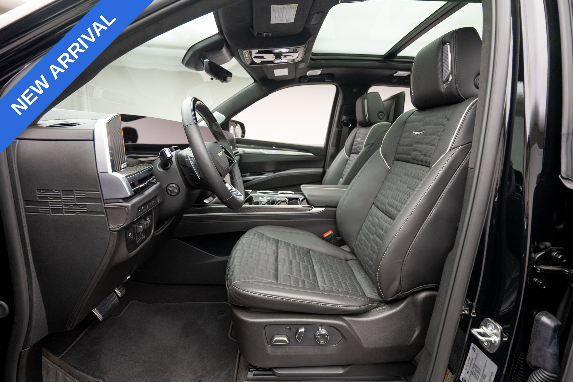 Used 2026 Cadillac Escalade ESV V w/ LPO, ONYX Package AWD/4WD image 12