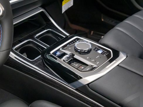 New 2025 BMW i7 M70 image 12