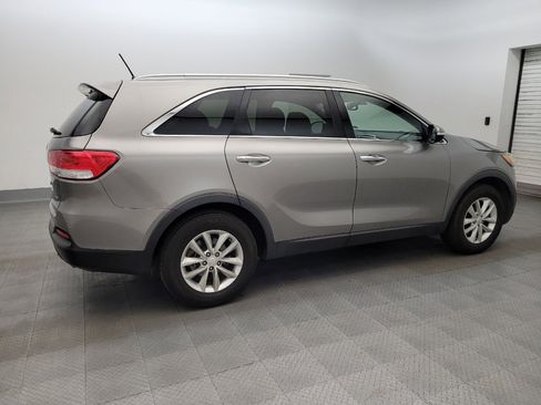 Used 2017 Kia Sorento FWD image 10