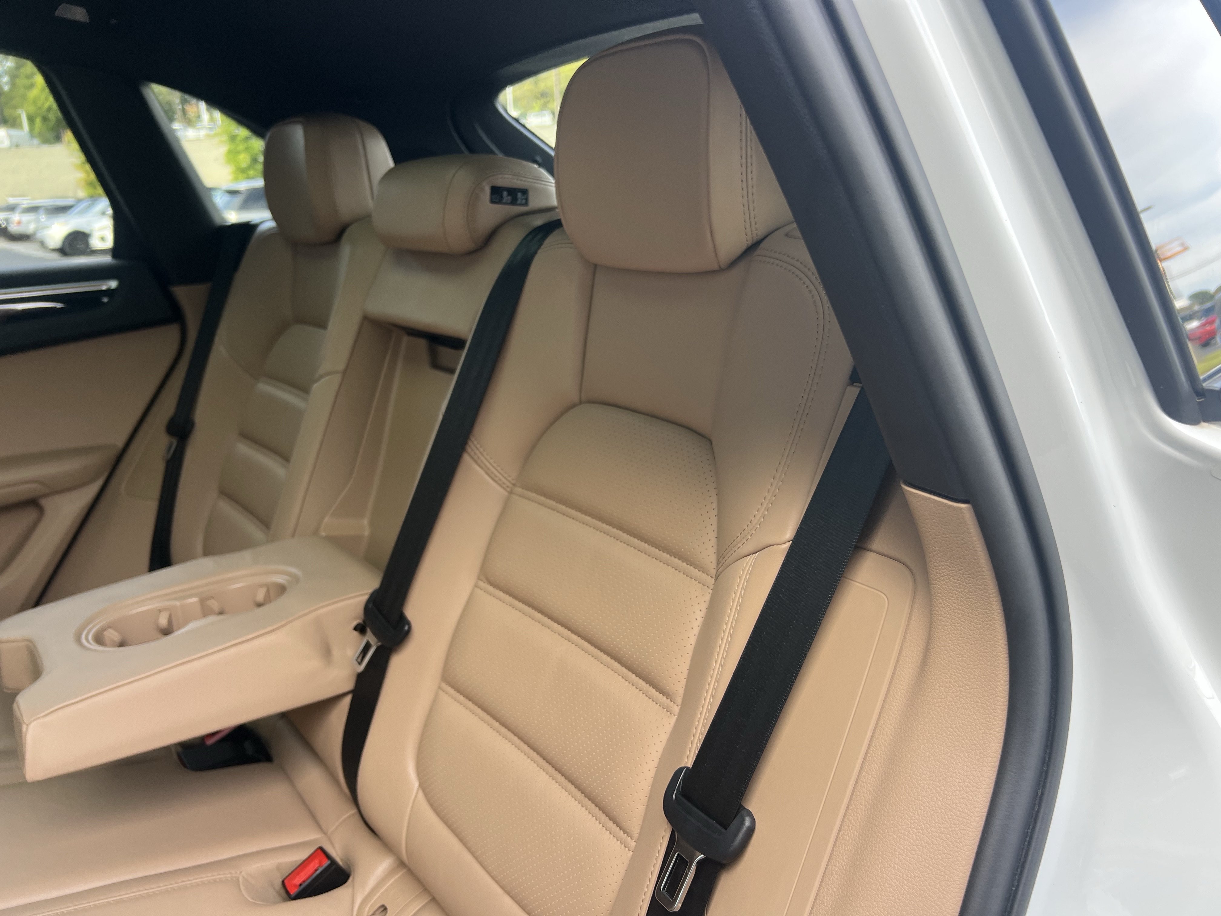Used 2023 Porsche Macan AWD/4WD image 32