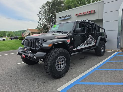 New 2026 Jeep Gladiator Rubicon w/ Steel Power Dome Hood Package AWD/4WD image 8