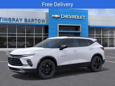 New 2026 Chevrolet Blazer LT w/ Convenience Package FWD image 2