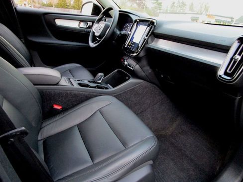 Used 2020 Volvo XC40 T5 Momentum w/ Protection Package Premier image 15