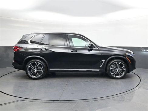 New 2026 BMW X5 xDrive40i w/ Climate Comfort Package image 3
