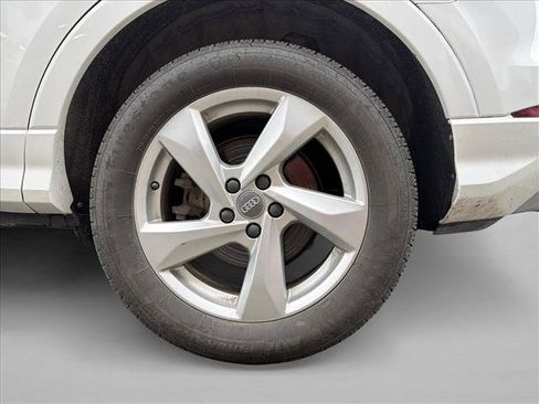 Used 2019 Audi Q3 2.0T Premium AWD/4WD image 9