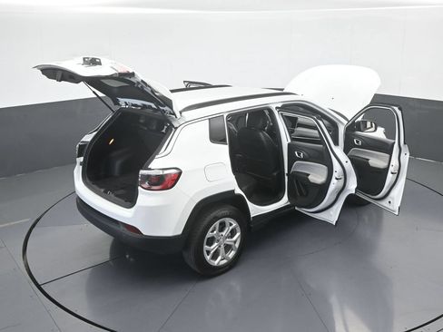 Used 2024 Jeep Compass Latitude AWD/4WD image 63