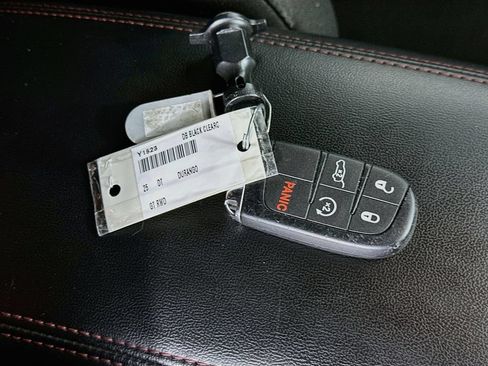 Used 2025 Dodge Durango GT RWD image 35