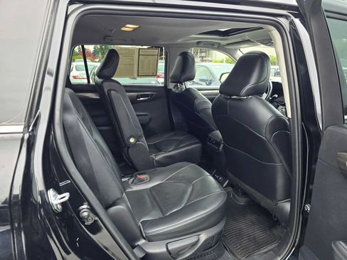 Used 2023 Toyota Highlander Limited AWD/4WD image 14