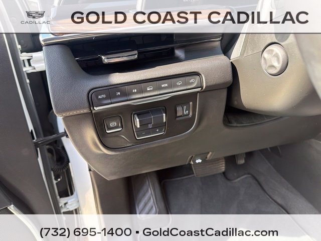 Used 2021 Cadillac Escalade Premium Luxury w/ Driver Assist Tech Package AWD/4WD image 25