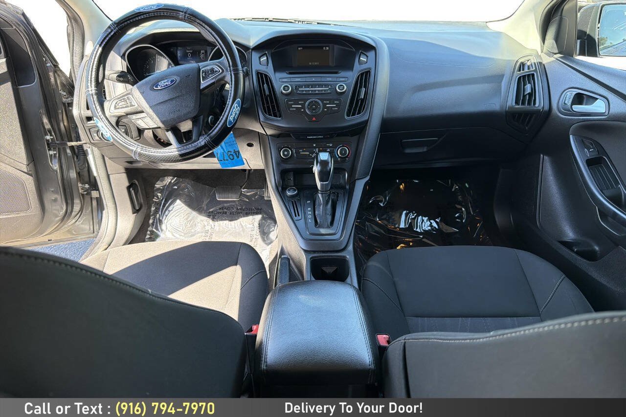 Used 2015 Ford Focus SE FWD image 15