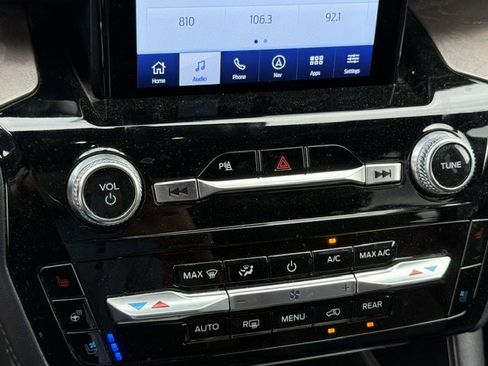 Used 2024 Ford Explorer Platinum w/ Technology Package image 12