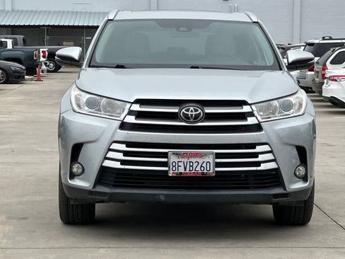 Used 2019 Toyota Highlander XLE image 11