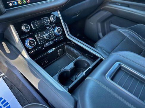 Used 2021 GMC Yukon Denali w/ Denali Premium Package image 18