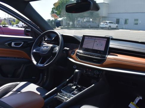 Used 2025 Jeep Compass Limited w/ Elite Group image 33