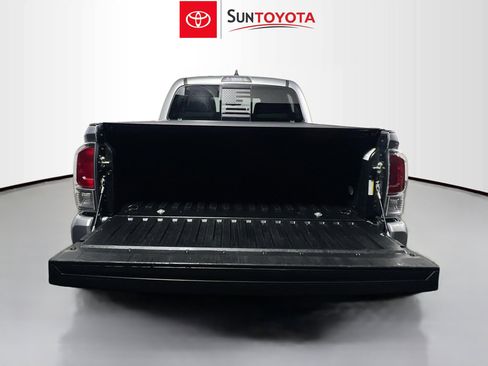 Used 2020 Toyota Tacoma TRD Sport AWD/4WD image 34