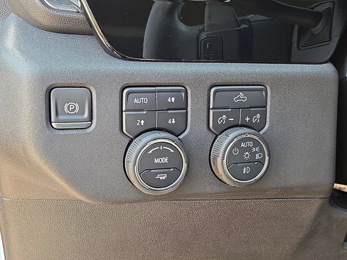 Used 2025 Chevrolet Silverado 1500 LT Trail Boss w/ LPO, Dark Essentials Package AWD/4WD image 26
