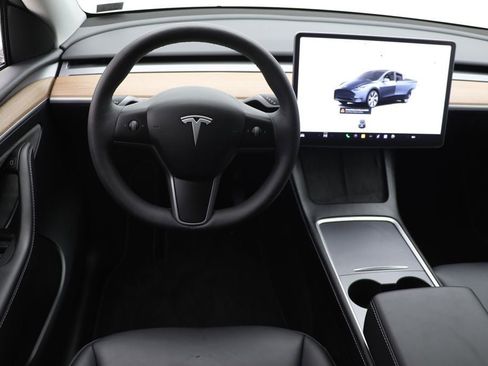 Used 2024 Tesla Model Y Long Range image 12