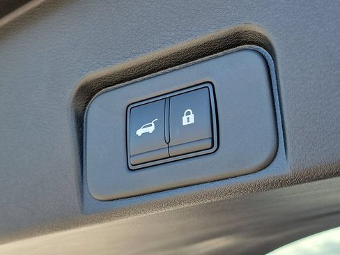 Used 2026 Nissan Rogue SV w/ SV Premium Package FWD image 7