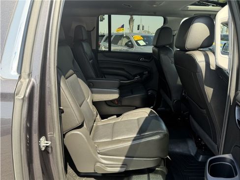 Used 2018 Chevrolet Suburban LT w/ Luxury Package RWD image 26