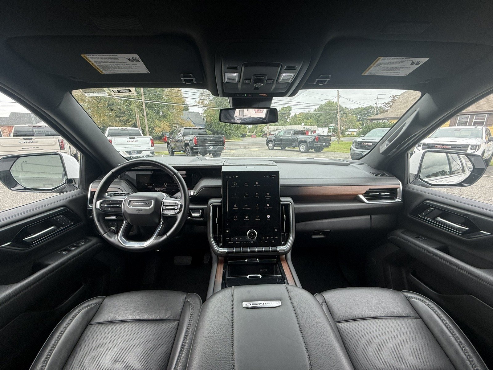 Used 2025 GMC Yukon XL Denali AWD/4WD image 24