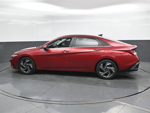 Used 2024 Hyundai Elantra Limited FWD image 9