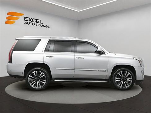 Used 2018 Cadillac Escalade Luxury image 6