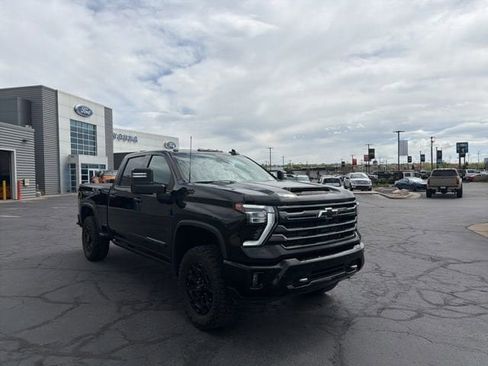 Used 2024 Chevrolet Silverado 2500 High Country w/ Midnight Edition AWD/4WD image 1