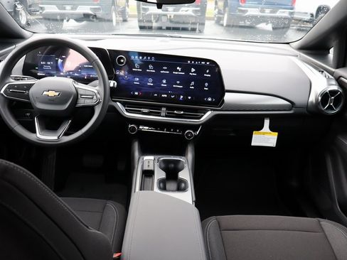 New 2026 Chevrolet Equinox EV LT image 17