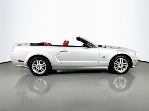 Used 2005 Ford Mustang GT Premium image 9
