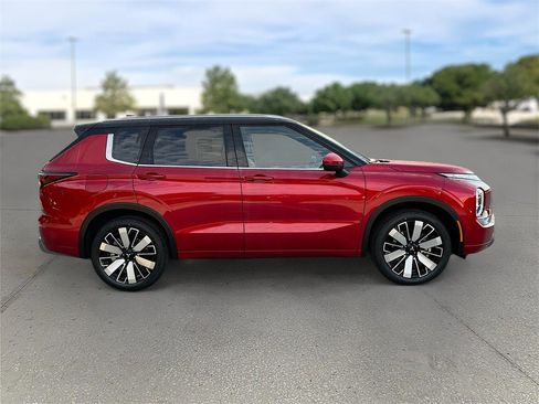 New 2025 Mitsubishi Outlander SEL image 7