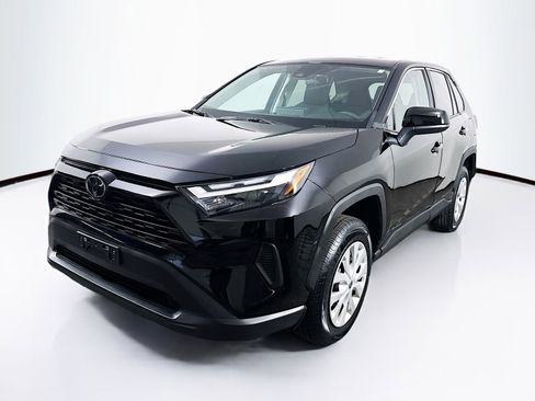 Used 2024 Toyota RAV4 LE AWD/4WD image 3