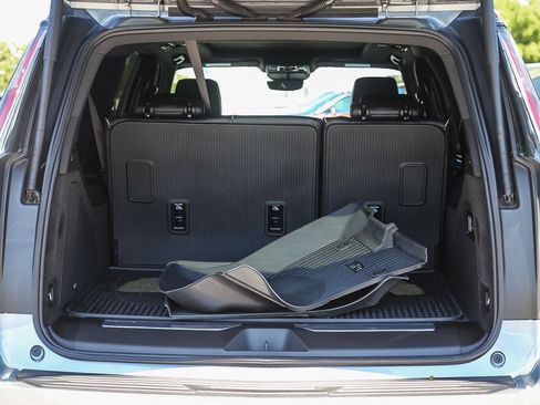 Used 2025 Cadillac Escalade ESV Premium Luxury w/ LPO, Floor Liner Package AWD/4WD image 25