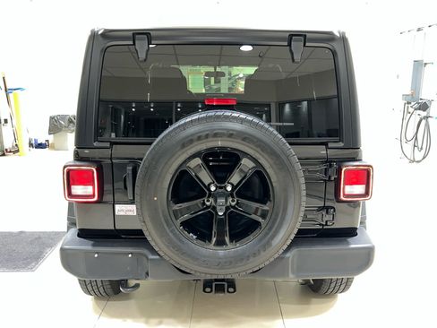 Used 2022 Jeep Wrangler Unlimited Sport AWD/4WD image 11