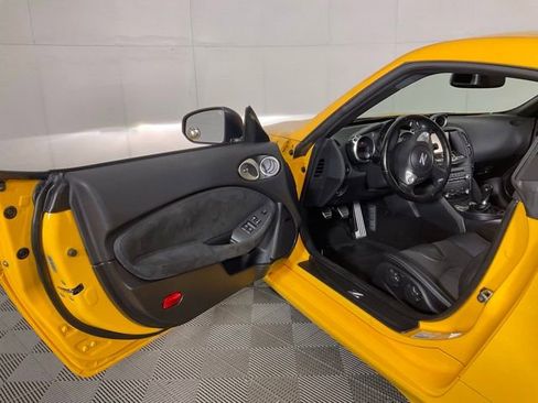 Used 2017 Nissan 370Z Touring image 24