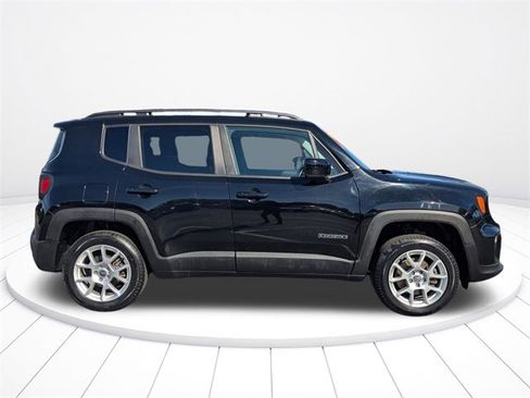 Used 2019 Jeep Renegade Latitude w/ Cold Weather Group image 2