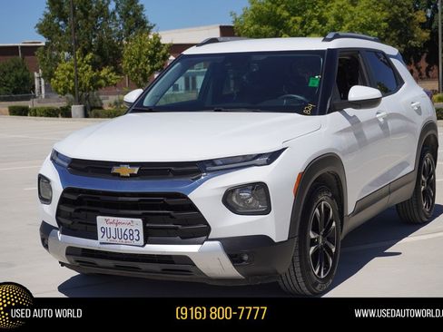 Used 2022 Chevrolet TrailBlazer LT w/ Convenience Package FWD image 1