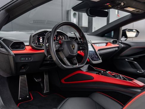 Used 2024 Lamborghini Revuelto image 34