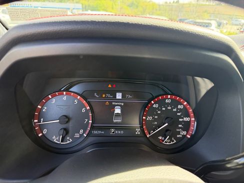 Used 2024 Nissan Titan PRO-4X w/ Pro-4x Convenience Package AWD/4WD image 16