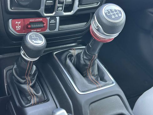 Used 2023 Jeep Gladiator Mojave w/ LED Lighting Group AWD/4WD image 19