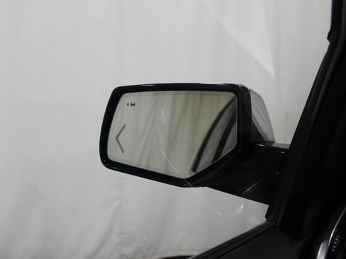 Used 2018 Chevrolet Suburban Premier image 13