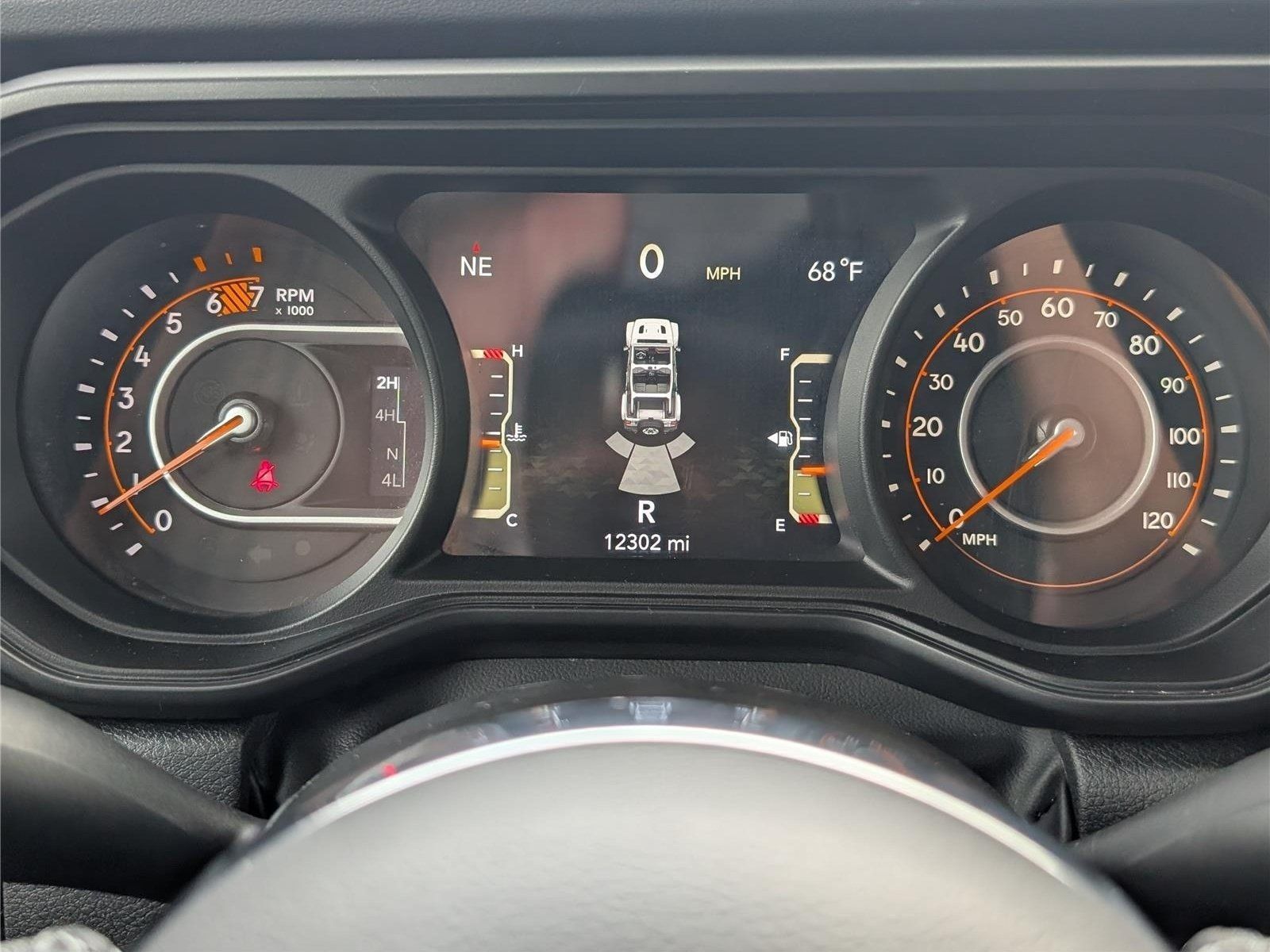 Used 2025 Jeep Wrangler Unlimited Sahara AWD/4WD image 32