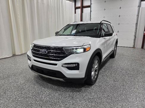 Used 2023 Ford Explorer XLT w/ Equipment Group 202A RWD image 3