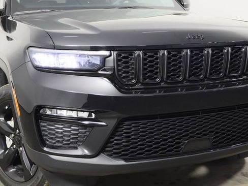 Used 2023 Jeep Grand Cherokee Limited w/ Black Appearance Package image 42
