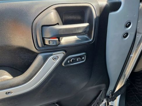 Used 2012 Jeep Wrangler Unlimited Rubicon AWD/4WD image 8