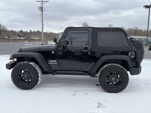 Used 2010 Jeep Wrangler Sport image 2